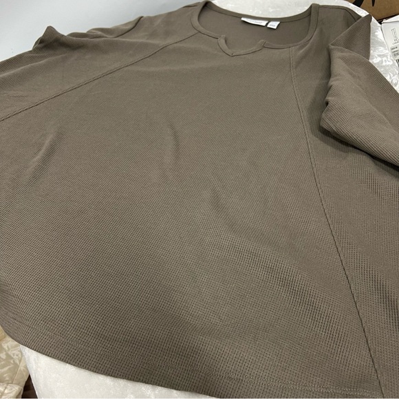 Waffle knit xl split v-neck swing top - Picture 12 of 12